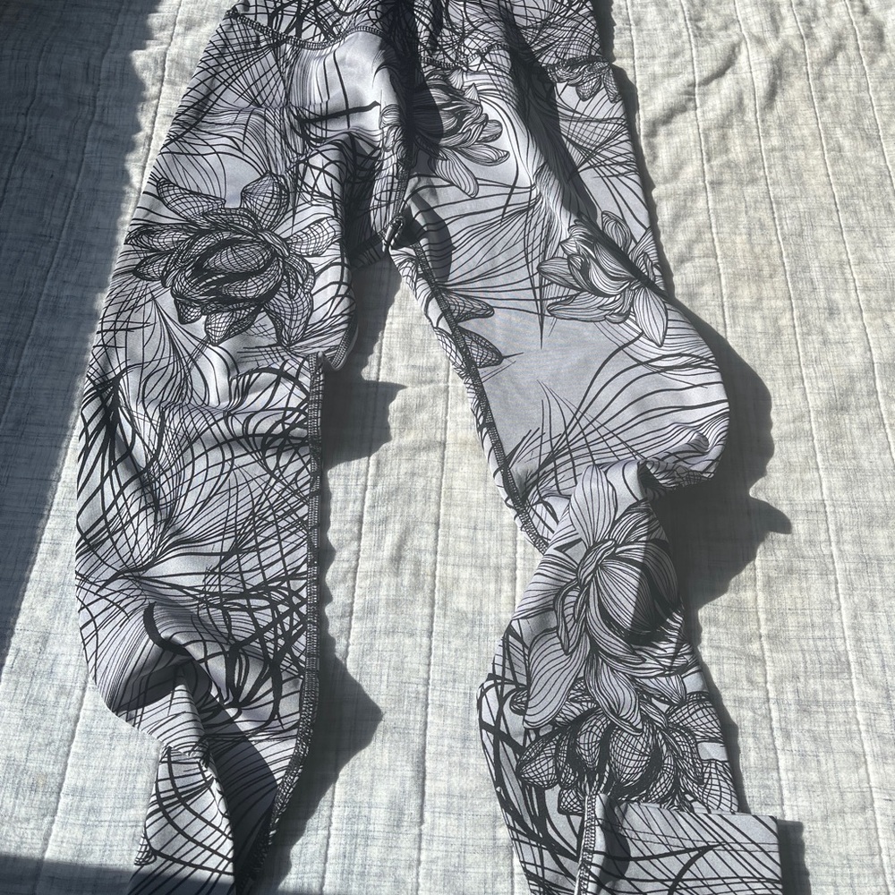 Beyond Yoga Monochrome Patterned Leggings